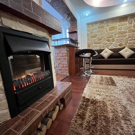 Modern Oasis With A Cozy Fireplace Your Stylish Apartment Minutes From Downtown Bucarest Extérieur photo