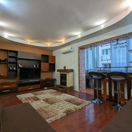 Modern Oasis With A Cozy Fireplace Your Stylish Apartment Minutes From Downtown Bucarest Extérieur photo