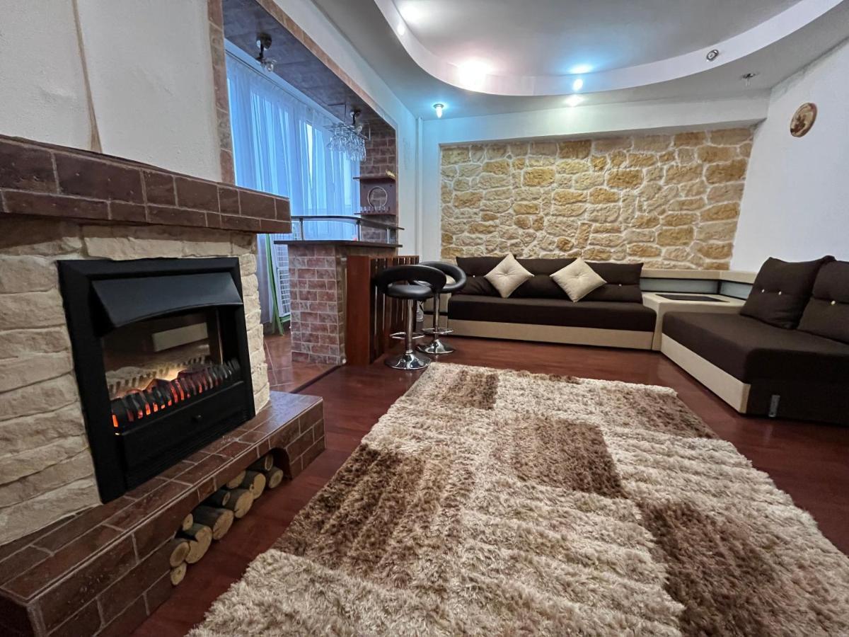 Modern Oasis With A Cozy Fireplace Your Stylish Apartment Minutes From Downtown Bucarest Extérieur photo
