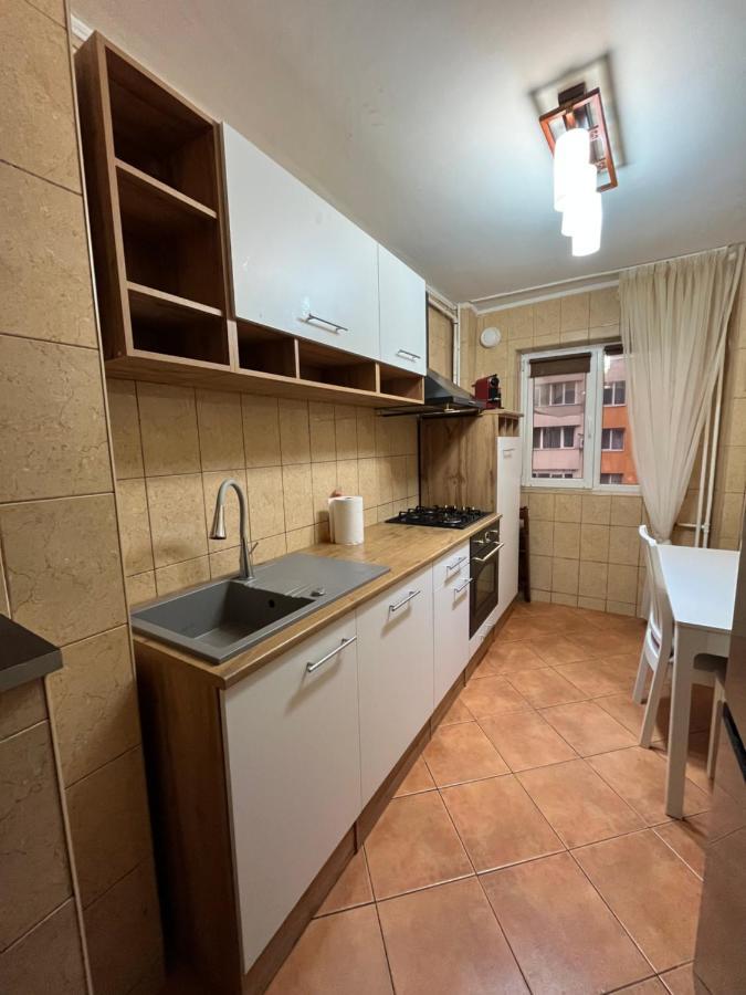 Modern Oasis With A Cozy Fireplace Your Stylish Apartment Minutes From Downtown Bucarest Extérieur photo