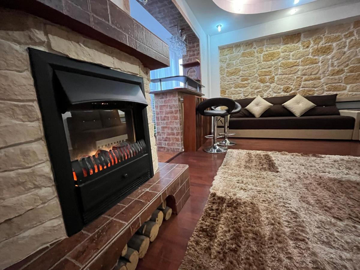 Modern Oasis With A Cozy Fireplace Your Stylish Apartment Minutes From Downtown Bucarest Extérieur photo