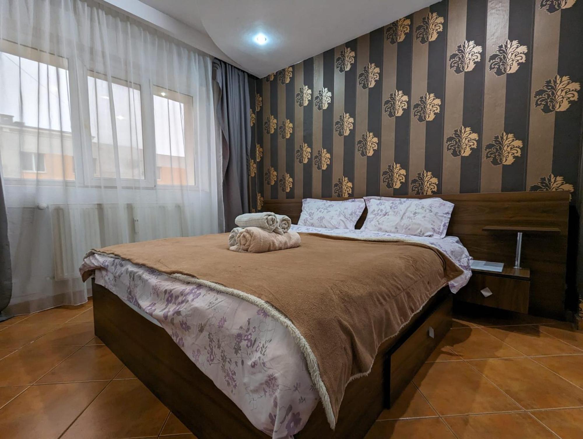 Modern Oasis With A Cozy Fireplace Your Stylish Apartment Minutes From Downtown Bucarest Extérieur photo