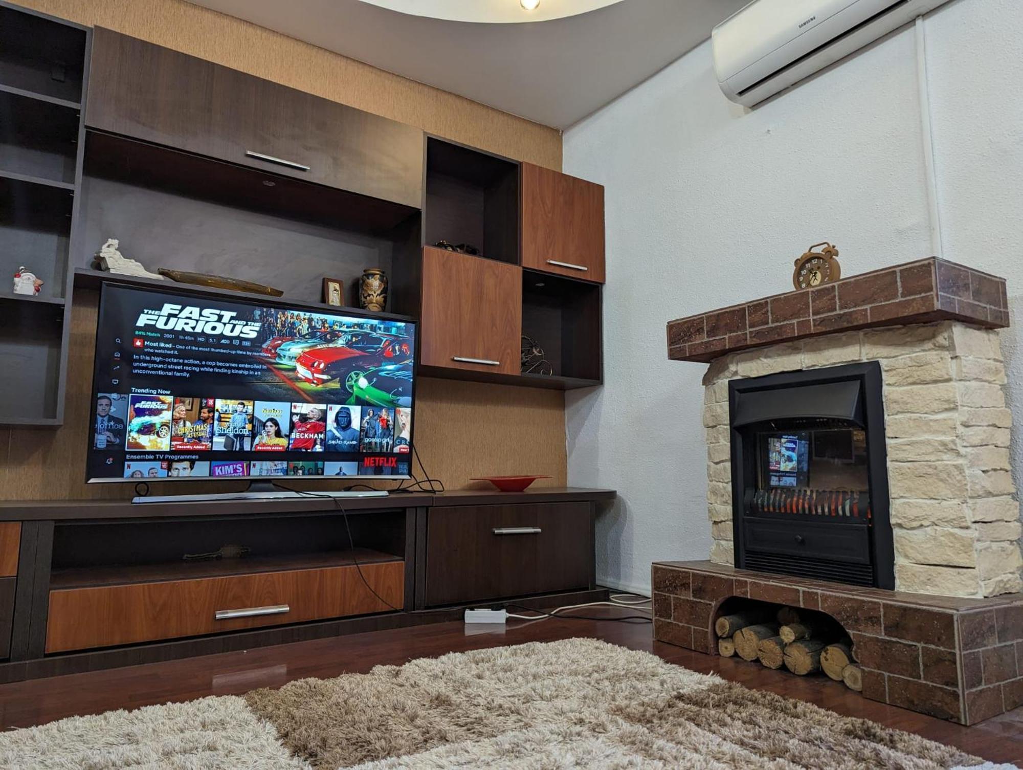 Modern Oasis With A Cozy Fireplace Your Stylish Apartment Minutes From Downtown Bucarest Extérieur photo